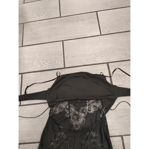 Elegant Black Lace Maxi Dress - Picture 6 of 7